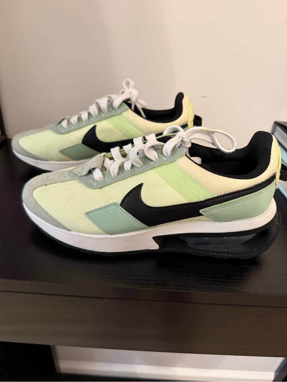 Nike Womens Light Green and Black Swoosh Retro Runner Sneakers never worn